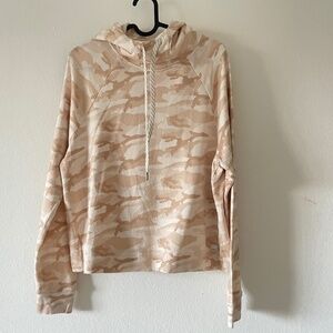 Vuori Beach Hoodie in Bisque Camo Size XS